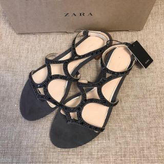 ザラ(ZARA)のZARA シャイニーフラットサンダル39 グレーとモカブラウン(サンダル)