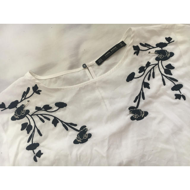 ZARA(ザラ)のZARA 刺繍ブラウス レディースのトップス(シャツ/ブラウス(長袖/七分))の商品写真