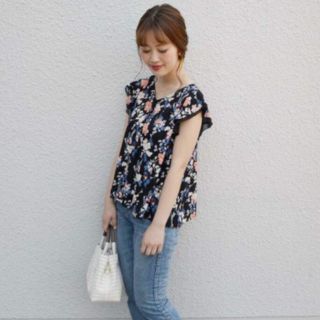 シップスフォーウィメン(SHIPS for women)の新品タグ付き SHIPS for women 花柄ブラウス 今期(シャツ/ブラウス(半袖/袖なし))