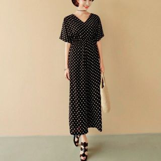 ディーホリック(dholic)の売切値下げ！１点のみ！新品🖤バックリボンドット柄オールインワン(オールインワン)