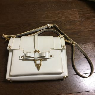 オープニングセレモニー(OPENING CEREMONY)のniels peeraer BOW BUCKLE BAG M バッグ(ショルダーバッグ)