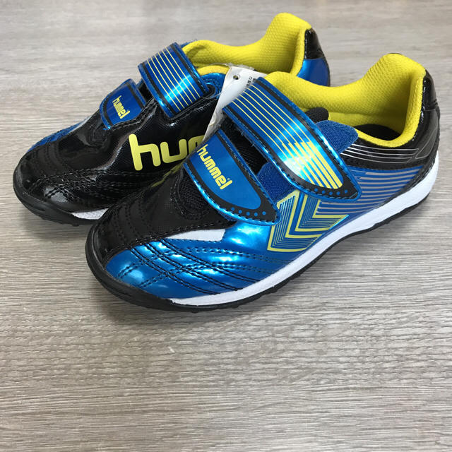 hummel(ヒュンメル)のキッズ スニーカー サイズ17cm キッズ/ベビー/マタニティのキッズ靴/シューズ(15cm~)(スニーカー)の商品写真