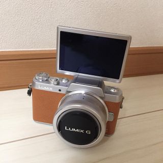 パナソニック(Panasonic)のPanasonic LUMIX DMC-GF7W(ミラーレス一眼)