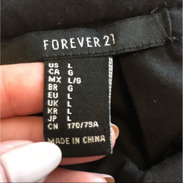 FOREVER 21(フォーエバートゥエンティーワン)の秋冬用ミニスカート2枚セット レディースのスカート(ミニスカート)の商品写真