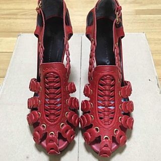 バレンシアガ(Balenciaga)のバレンシアガ ヴィトン サンローラン ミュウミュウ セリーヌ  サンダル 赤 (サンダル)