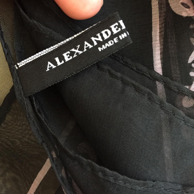 Alexander McQueen(アレキサンダーマックイーン)のアレキサンダーマックイーン☆シルクスカーフ☆美品 レディースのファッション小物(バンダナ/スカーフ)の商品写真