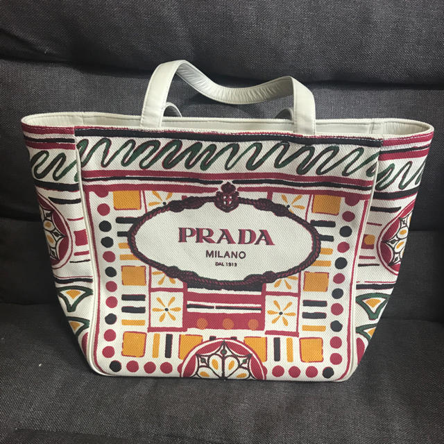 PRADAトートバッグ