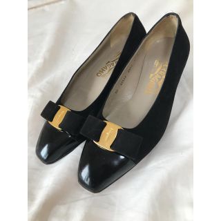 サルヴァトーレフェラガモ(Salvatore Ferragamo)のフェラガモ エナメル×スウェードパンプス(ハイヒール/パンプス)