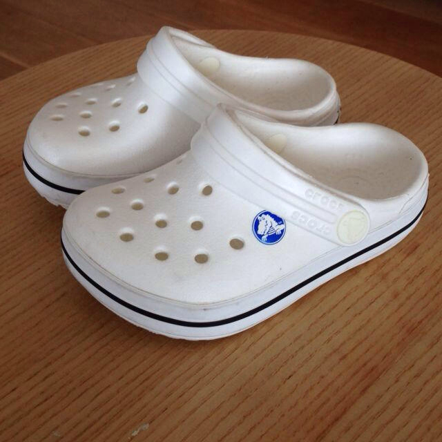 crocs(クロックス)のキッズ  サンダル キッズ/ベビー/マタニティのキッズ靴/シューズ(15cm~)(その他)の商品写真