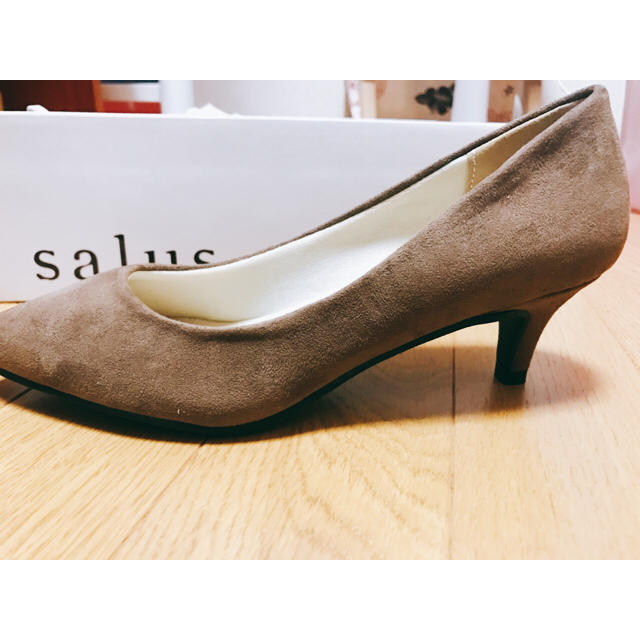 salus(サルース)のアーモンドトゥ美脚ローヒールパンプス レディースの靴/シューズ(ハイヒール/パンプス)の商品写真