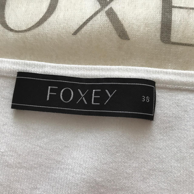 FOXEY(フォクシー)の専用です フォクシー ノースリーブトップス  38 レディースのトップス(カットソー(半袖/袖なし))の商品写真