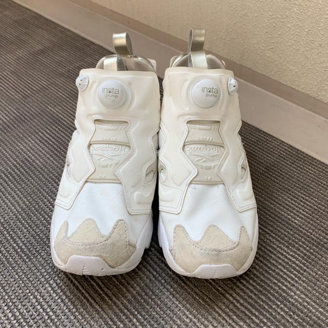 Reebok(リーボック)のReebok/INSTAPUMP FURY/ポンプフューリー/ホワイトゴールド  レディースの靴/シューズ(スニーカー)の商品写真