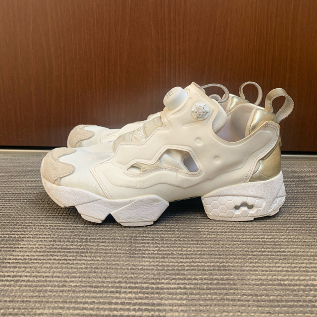 Reebok(リーボック)のReebok/INSTAPUMP FURY/ポンプフューリー/ホワイトゴールド  レディースの靴/シューズ(スニーカー)の商品写真