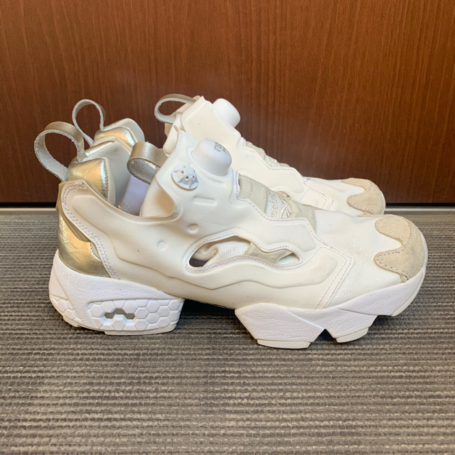 Reebok(リーボック)のReebok/INSTAPUMP FURY/ポンプフューリー/ホワイトゴールド  レディースの靴/シューズ(スニーカー)の商品写真