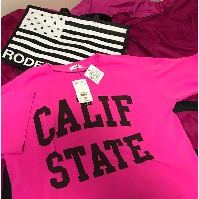 RODEO CROWNS(ロデオクラウンズ)のRODEO CROWNS CALIF STATE BIGネオンTシャツ フリー レディースのトップス(Tシャツ(半袖/袖なし))の商品写真