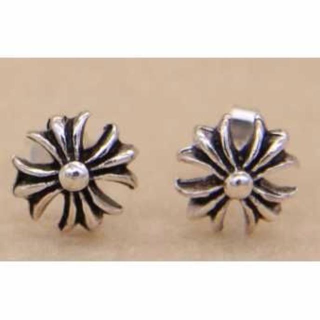 クロムハーツ風 ピアス 両耳 シルバーの通販 by ことは's shop クロムハーツ風 ピアス 両耳 シルバーの通販 by ことは's shop