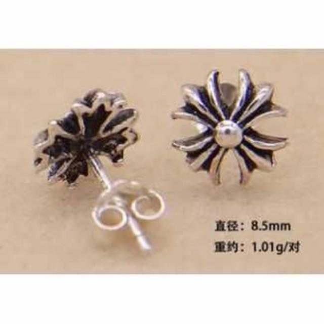 クロムハーツ風 ピアス 両耳 シルバーの通販 by ことは's shop クロムハーツ風 ピアス 両耳 シルバーの通販 by ことは's shop