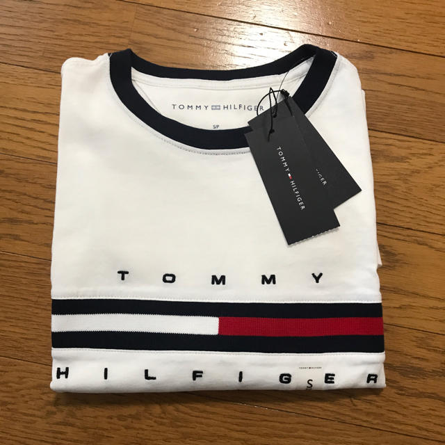 【新品タグ付き】トミーヒルフィガー 定番ロゴ Tシャツ | フリマアプリ ラクマ