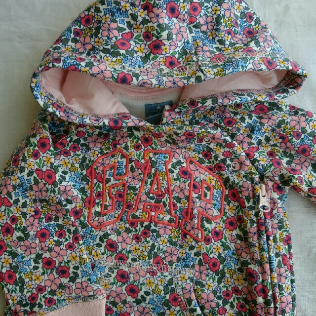 babyGAP(ベビーギャップ)の新品 80 小花柄カバーオール キッズ/ベビー/マタニティのベビー服(~85cm)(カバーオール)の商品写真