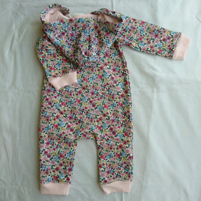 babyGAP(ベビーギャップ)の新品 80 小花柄カバーオール キッズ/ベビー/マタニティのベビー服(~85cm)(カバーオール)の商品写真