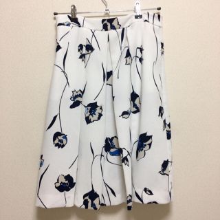 ザラ(ZARA)の花柄スカート(ひざ丈スカート)