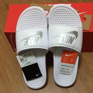 ナイキ(NIKE)の再入荷☆新品☆NIKE BENASSI JDI ベナッシ ホワイト 24cm(サンダル)