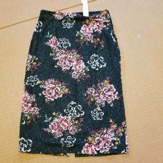 ザラ(ZARA)の専用ページ　ZARA　膝丈タイト花柄スカート(ひざ丈スカート)