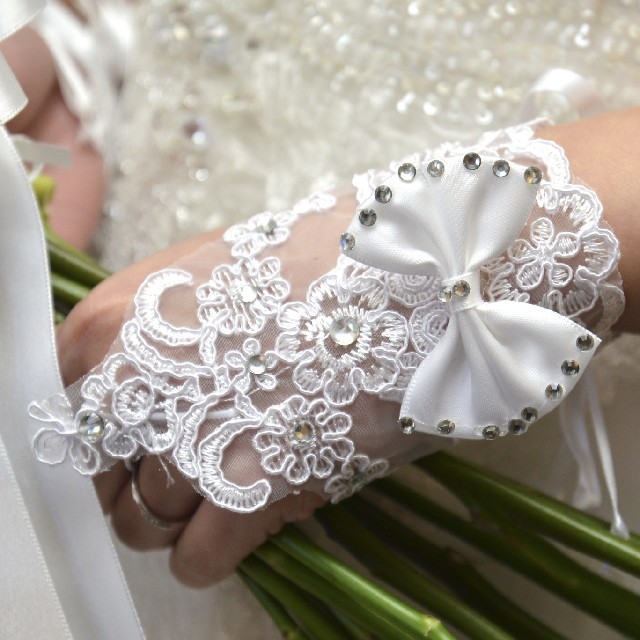 結婚式☆フィンガーレスグローブ 手袋 レディースのフォーマル/ドレス(ウェディングドレス)の商品写真