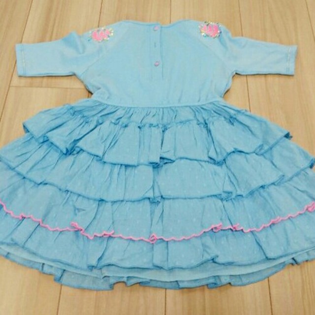 104センチ 水色 ワンピース サックス ヒラヒラ ティアードスカート キッズ/ベビー/マタニティのキッズ服女の子用(90cm~)(ワンピース)の商品写真