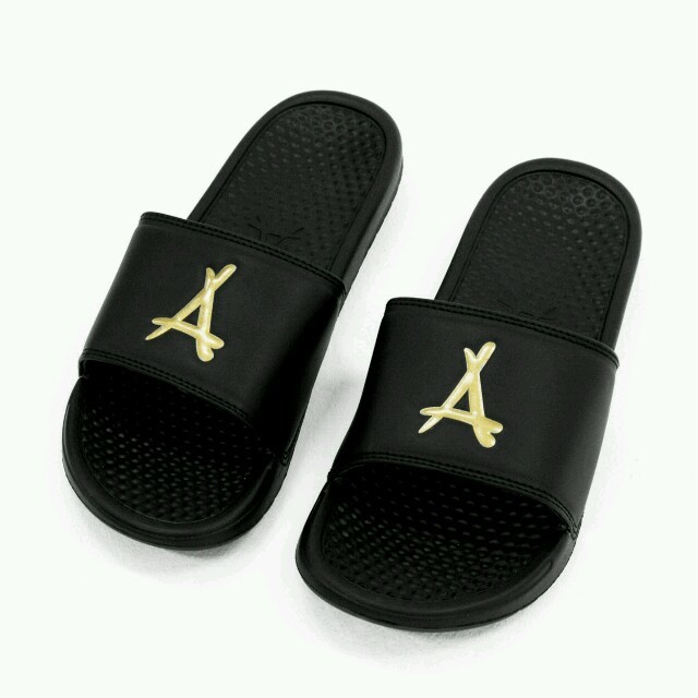 Alumni（アラムナイ）サンダル ブラック×ゴールド メンズの靴/シューズ(サンダル)の商品写真