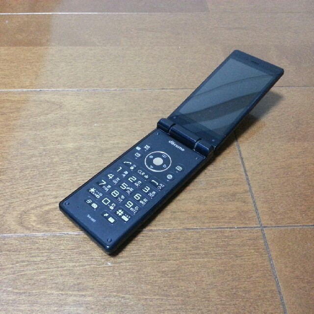 美中古品 SH-06G ブラック スマホ/家電/カメラのスマートフォン/携帯電話(携帯電話本体)の商品写真