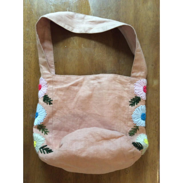 ネセセア/ハンド刺繍バッグ/ウール/リネン/花/nesessaire レディースのバッグ(ハンドバッグ)の商品写真