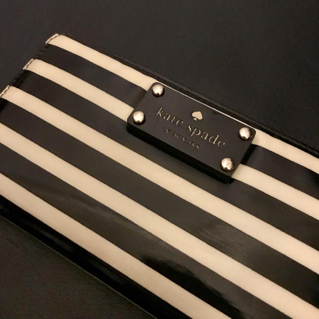 kate spade new york(ケイトスペードニューヨーク)の〔値下げ中〕ケイトスペード ボーダー長財布 レディースのファッション小物(財布)の商品写真