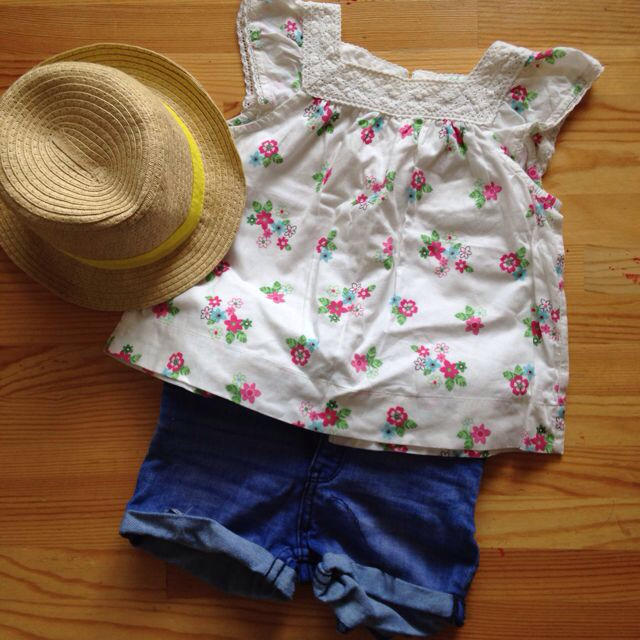 babyGAP(ベビーギャップ)のGAP 花柄 トップス90 キッズ/ベビー/マタニティのキッズ服女の子用(90cm~)(その他)の商品写真