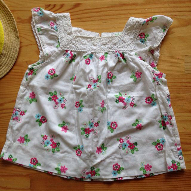 babyGAP(ベビーギャップ)のGAP 花柄 トップス90 キッズ/ベビー/マタニティのキッズ服女の子用(90cm~)(その他)の商品写真