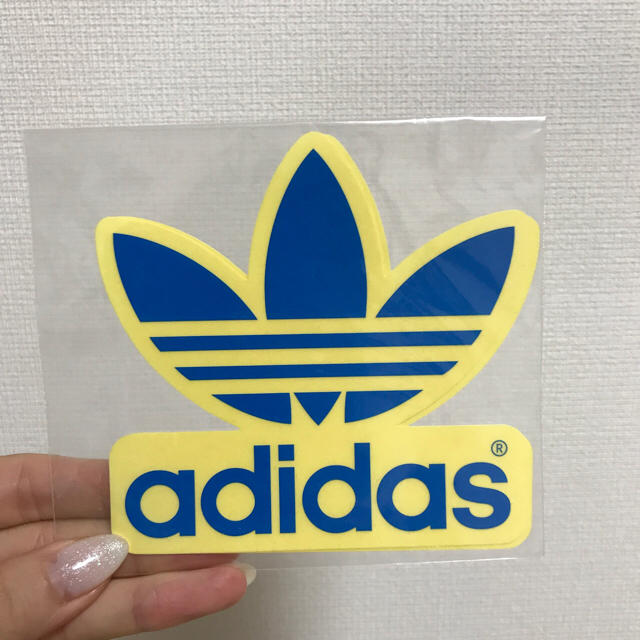 adidas(アディダス)の【非売品】adidas originals♡ロゴステッカー インテリア/住まい/日用品の文房具(シール)の商品写真