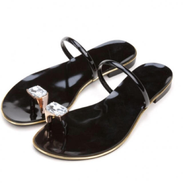 ZARA(ザラ)のbirthdaybash バースデーバッシュ ビジューつき フラットサンダル  レディースの靴/シューズ(サンダル)の商品写真