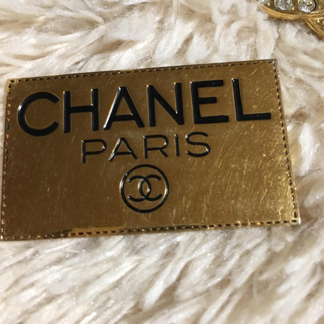 CHANEL(シャネル)の【正規品】シャネル ロゴ ゴールドブローチ レディースのアクセサリー(ブローチ/コサージュ)の商品写真