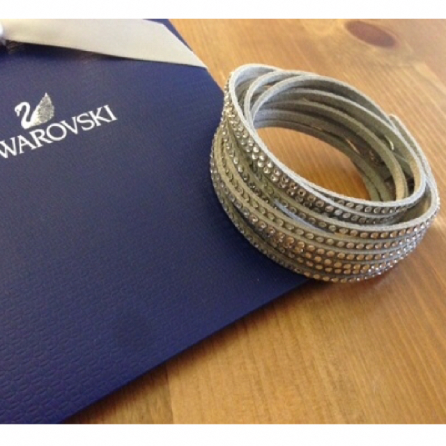 SWAROVSKI(スワロフスキー)の《美品♡正規品》スワロフスキー グレー ブレスレット レディースのアクセサリー(ブレスレット/バングル)の商品写真