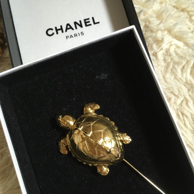 CHANEL(シャネル)の専用です。【正規品】シャネル ピンブローチ レディースのアクセサリー(ブローチ/コサージュ)の商品写真