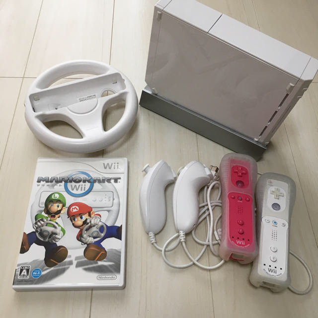 Wii(ウィー)のお得&格安♡wii マリオカートセット エンタメ/ホビーのゲームソフト/ゲーム機本体(家庭用ゲームソフト)の商品写真