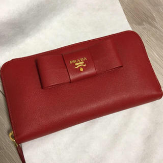 プラダ(PRADA)のPRADA fuoco リボン 財布 新品 赤 ラウンドジップ プラダ レッド(財布)
