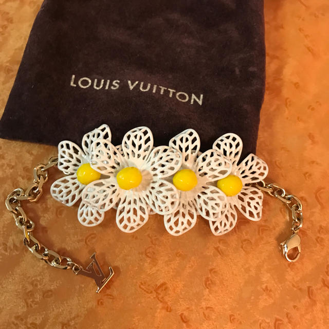 LOUIS VUITTON(ルイヴィトン)の【モカミルク様用】ルイヴィトン★お花ブレスレット レディースのアクセサリー(ブレスレット/バングル)の商品写真