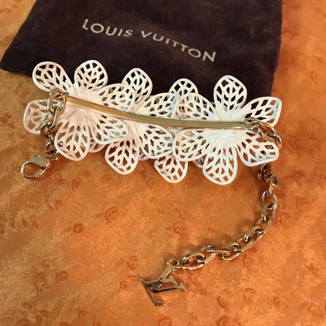 LOUIS VUITTON(ルイヴィトン)の【モカミルク様用】ルイヴィトン★お花ブレスレット レディースのアクセサリー(ブレスレット/バングル)の商品写真