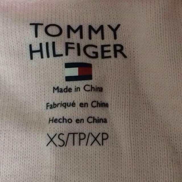 TOMMY HILFIGER(トミーヒルフィガー)のTOMMY  Vネック ピンクTシャツ レディースのトップス(Tシャツ(半袖/袖なし))の商品写真