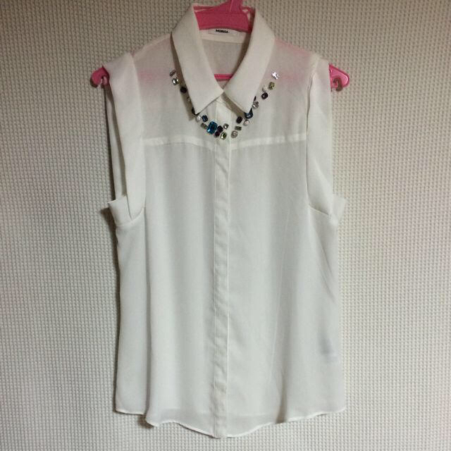 MURUA(ムルーア)のMURUA☆ビジューノースリシャツ レディースのトップス(シャツ/ブラウス(半袖/袖なし))の商品写真