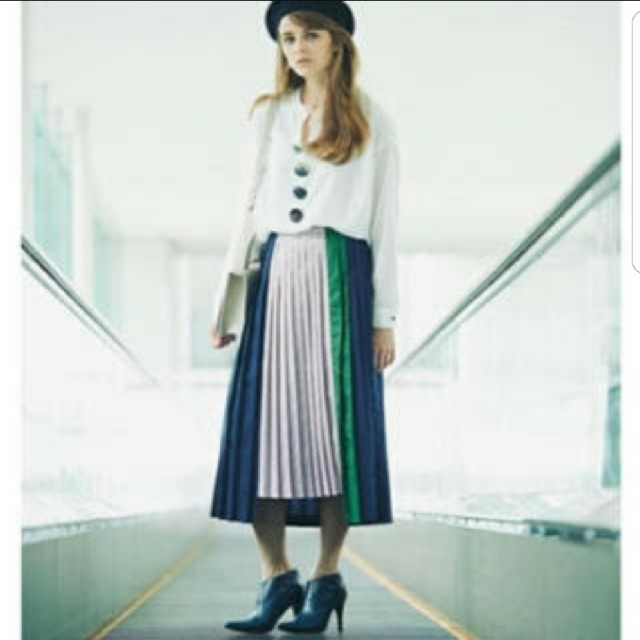 Ameri VINTAGE(アメリヴィンテージ)の【美品】COLOR DOCKING PLEATS SKIRT レディースのスカート(ひざ丈スカート)の商品写真