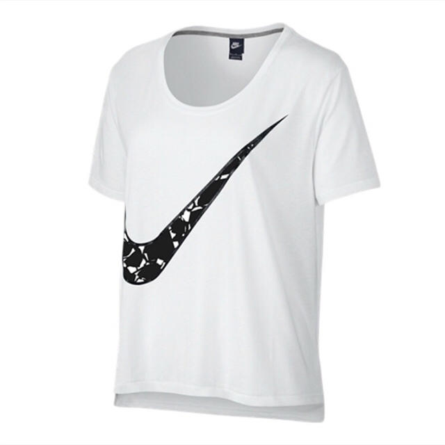 NIKE(ナイキ)の【値下げ】スポーツウェア☆NIKEトレーニングTシャツ② スポーツ/アウトドアのトレーニング/エクササイズ(ヨガ)の商品写真