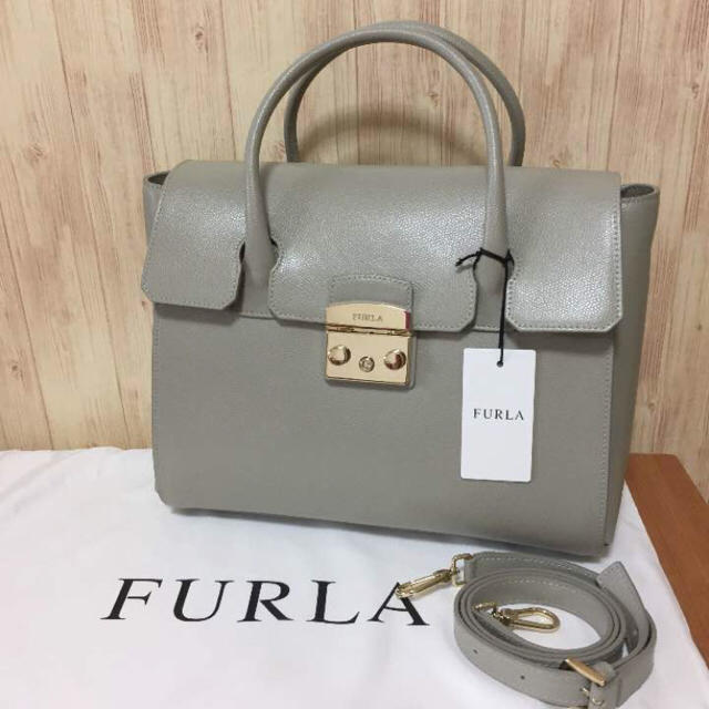 Furla(フルラ)の最新作‼︎  フルラ メトロポリス M ハンドバッグ 2way ライトグレー レディースのバッグ(ハンドバッグ)の商品写真