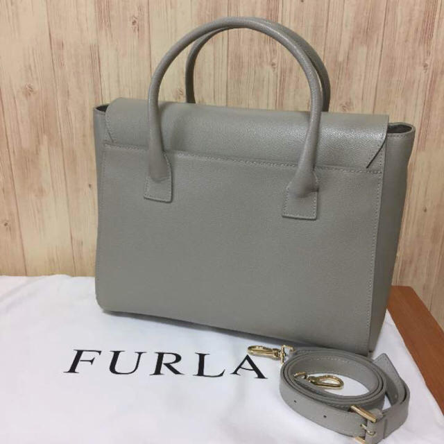 Furla(フルラ)の最新作‼︎  フルラ メトロポリス M ハンドバッグ 2way ライトグレー レディースのバッグ(ハンドバッグ)の商品写真